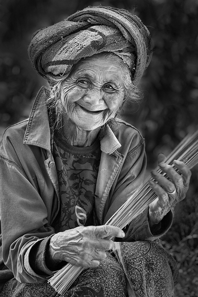 452 - OLD LADY - HARTOJO ANGELA MULIANI - indonesia.jpg